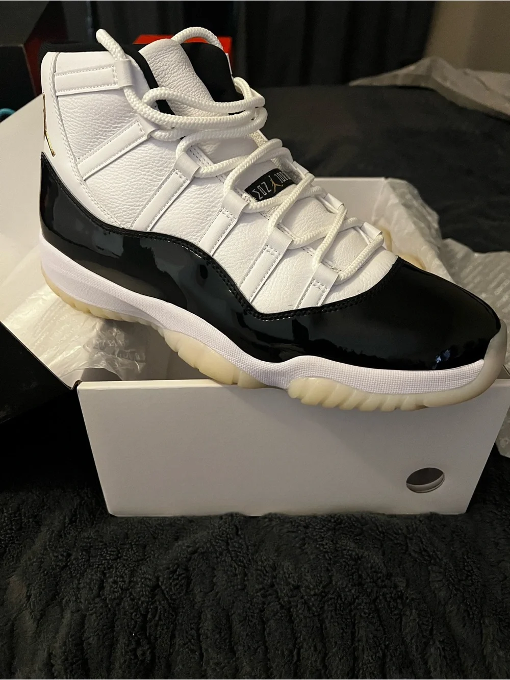 Retro 11 Jordan Men's Mid-Top Sneakers in White and Black
